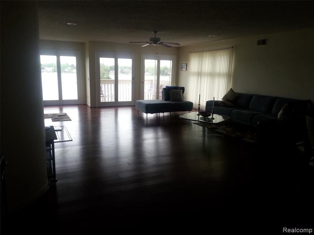 Building Photo - 3270 Island Cove Dr