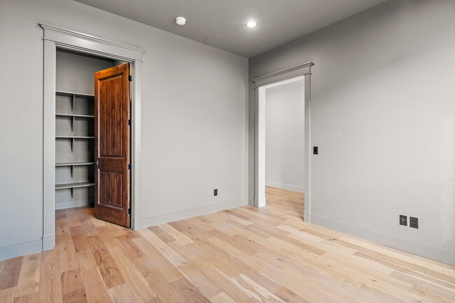 Building Photo - 116 S Carbon Rivet Ave