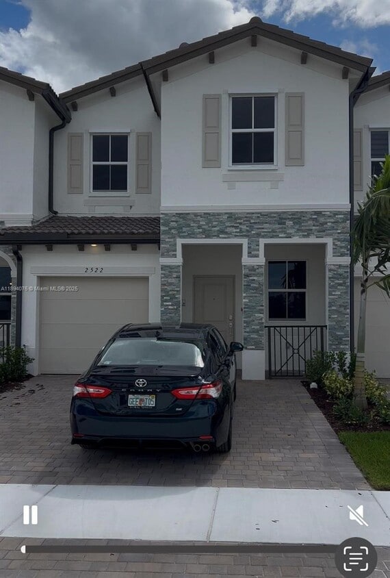 Foto principal - 2522 SE 27th Dr