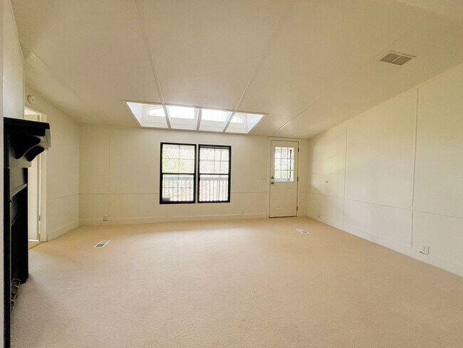 Building Photo - Comfortable and Convenient Close to Greer ...