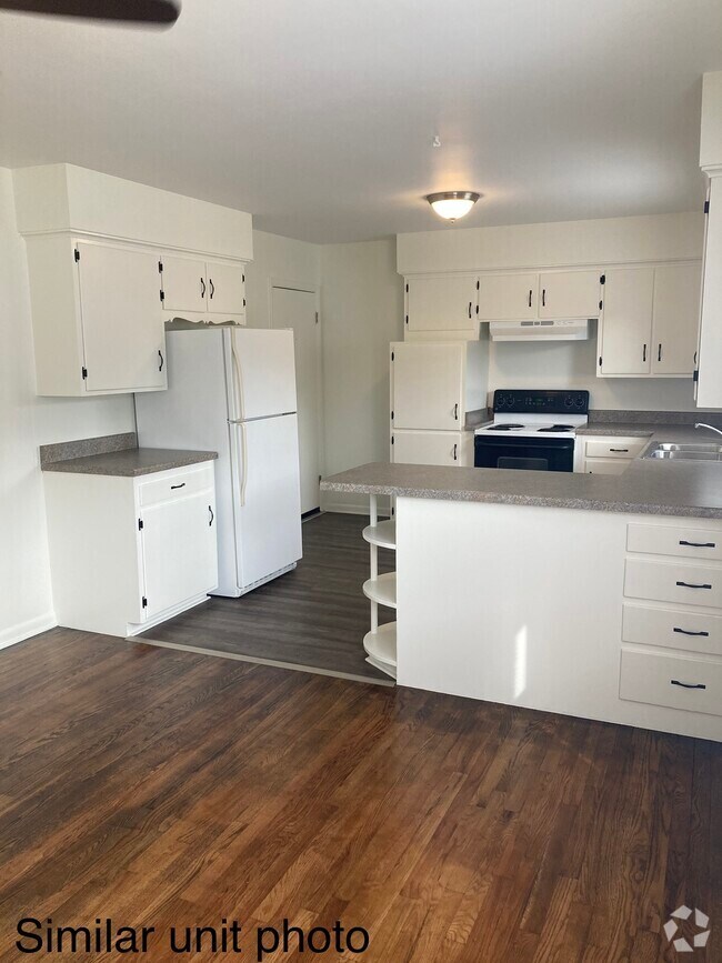 Community Center District Apartments under 1,500 Bettendorf, IA 2