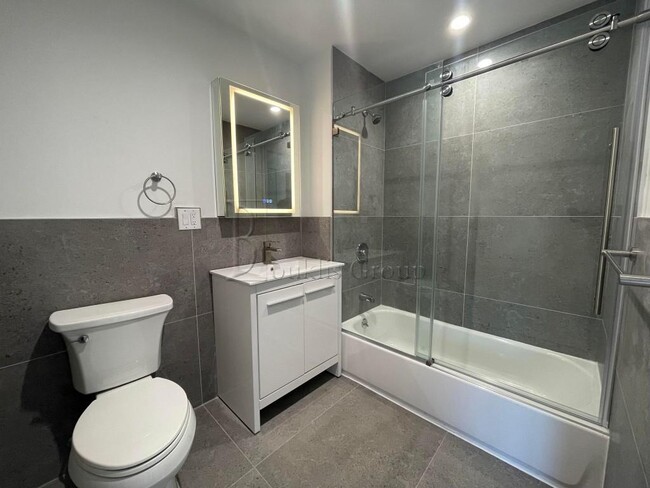 Building Photo - ----LUX 1 BED---GYM---ROOFDECK----LAUNDRY ...