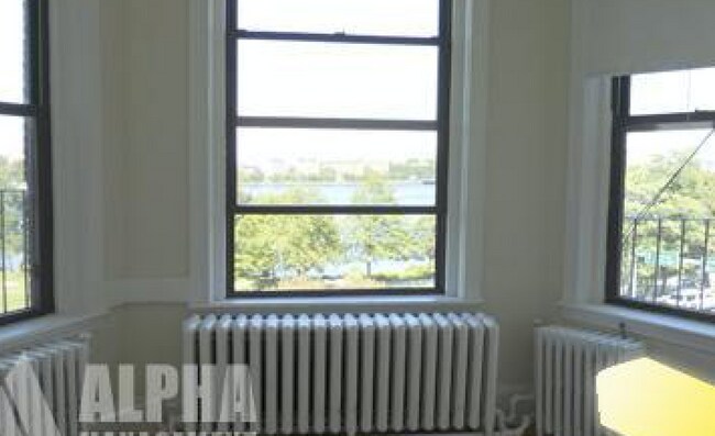 Foto del edificio - 43 Bay State Rd