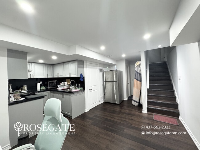 Building Photo - Spacious 1-Bedroom Walk-Out Basement Apart...