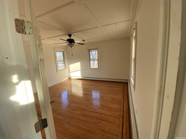 Building Photo - 86 Arnold Ave