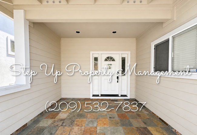 Building Photo - Spacious 3BD/3BA – Lake Access Living in Gated Copperopolis Community