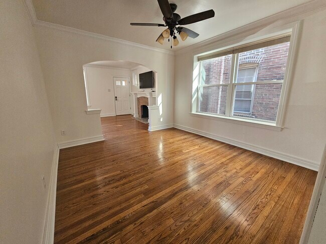 Building Photo - 5040 Sutherland Ave
