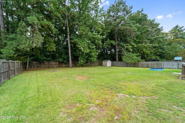 Building Photo - 3 Bedrooms AND A BONUS!! Short Term Leases considered, NO breed restrictions!