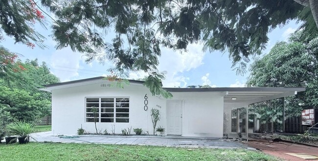 Photo - 600 NE 44th St House