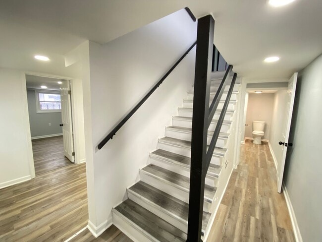 Building Photo - Two Story 3 Bedroom Home