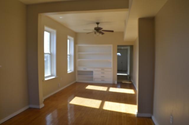 Building Photo - 1254 N Maplewood Ave