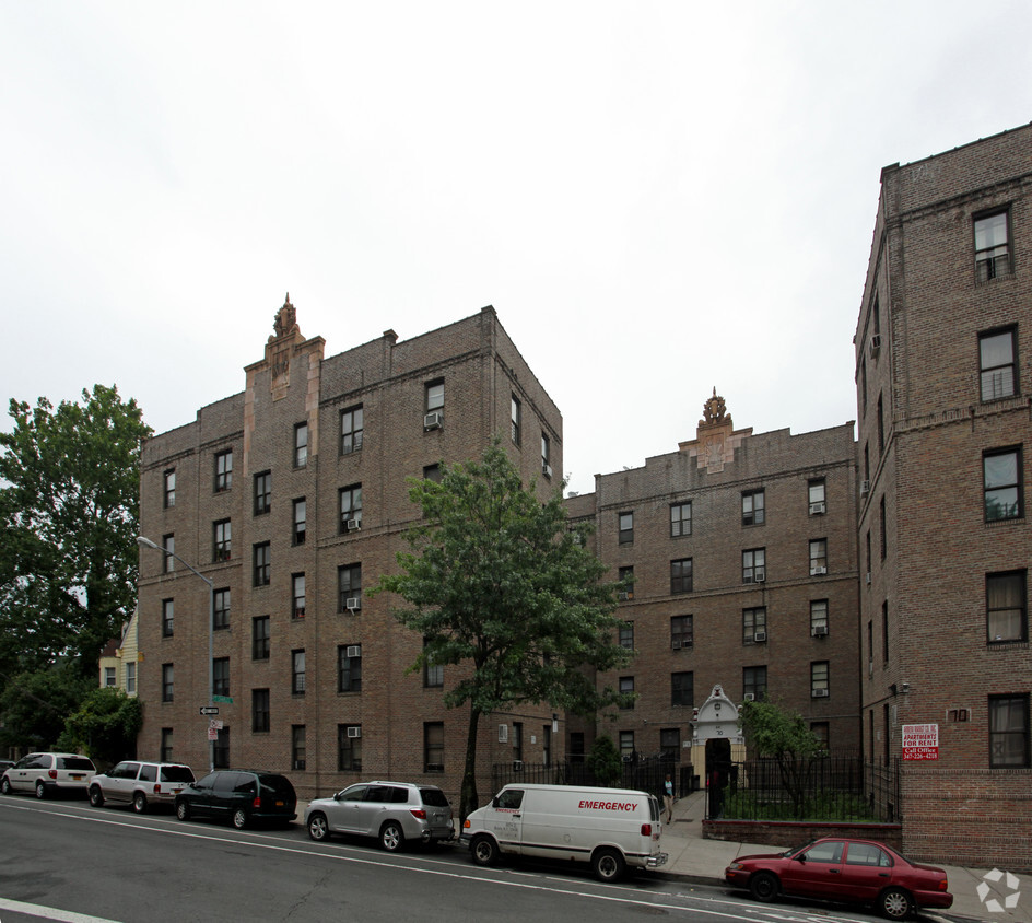 Foto del edificio - 70 Marble Hill Ave