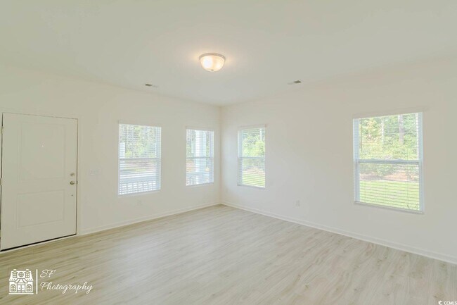 Building Photo - 204 Crescent Wy