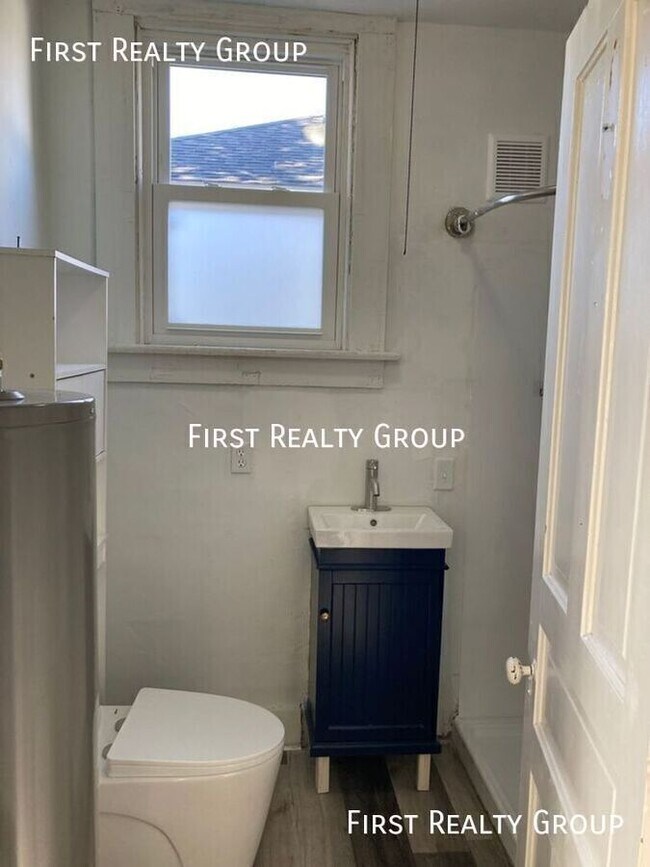 Foto del edificio - Nice Studio Apartment on 1st Floor, Move i...