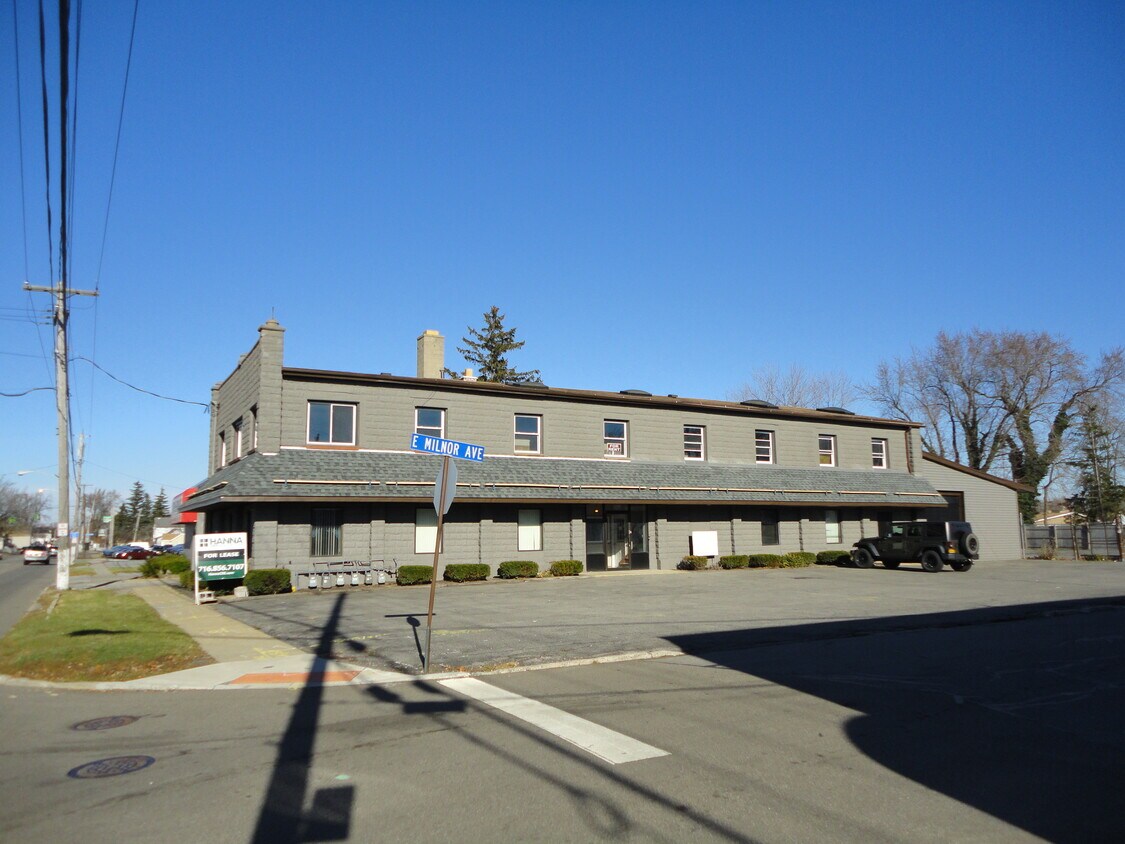 Primary Photo - 3280 South Park Ave