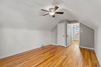 Building Photo - 745 Edgewater Dr