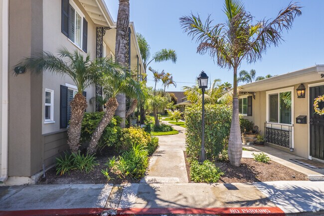 Building Photo - 1741 Tustin Ave