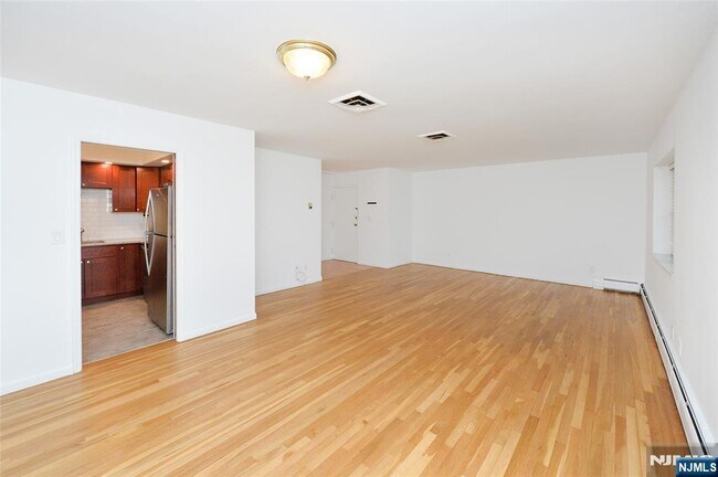 Building Photo - 20-30-30 Ridge Rd