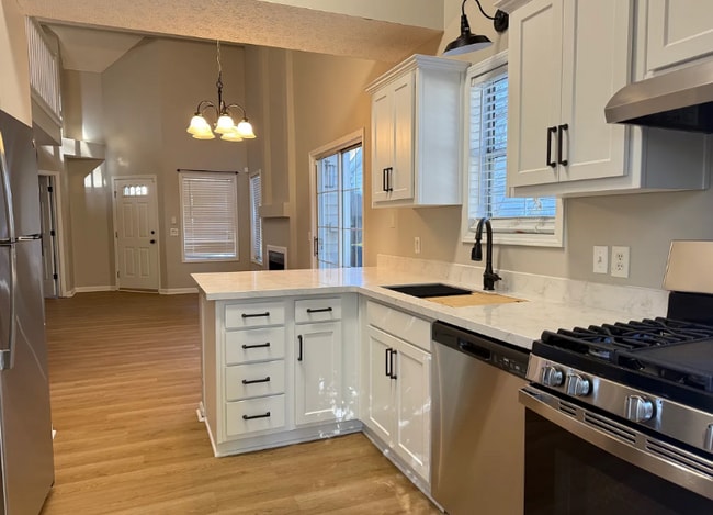 Foto del edificio - 2644 St Charles Ln NW