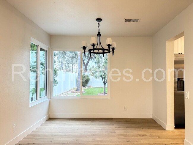 Foto del edificio - 9342 Twin Mountain Cir