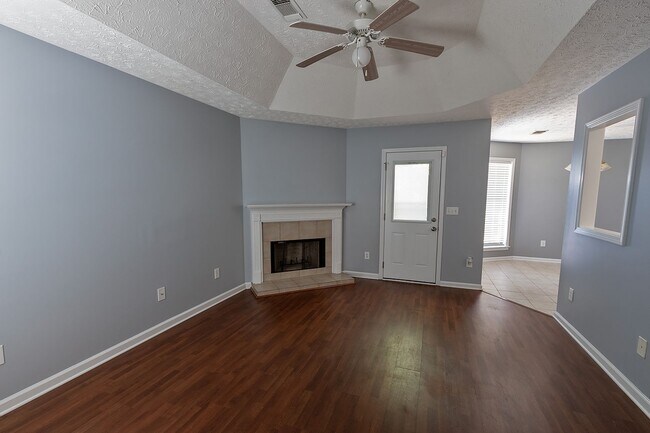 Foto del edificio - 6725 Taylor Ridge Rd