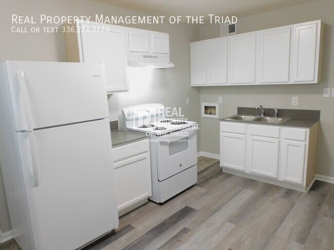 Building Photo - Spacious 2 Bedroom Apartment at Parker Pla...
