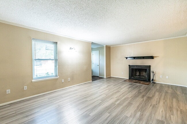 Building Photo - Spacious 2 Bedroom Townhome with Carport!