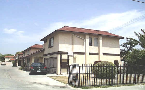 Primary Photo - 219-233 W Marshall St