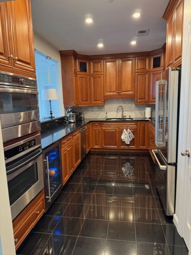 Building Photo - Pierpointe Condos