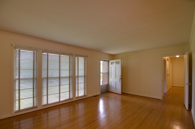 Foto del edificio - West Meade Single Family Home Close to Nashville West Shopping Center