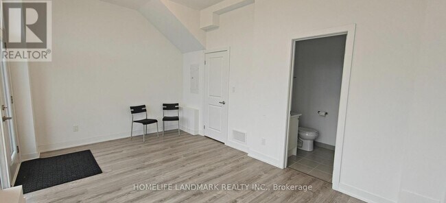 Photo du bâtiment - 5494 Main St