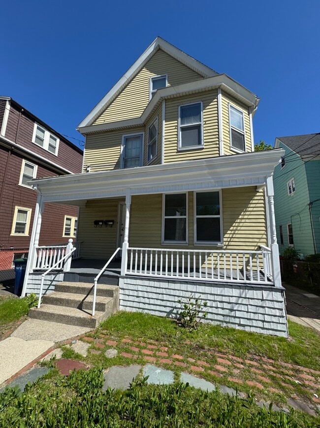 Building Photo - 32 Claremon St