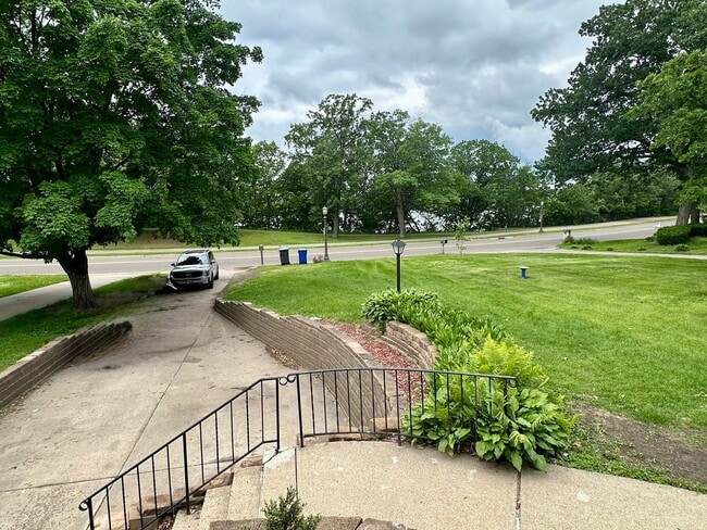 Building Photo - Beautiful Single Family Home Across from L...