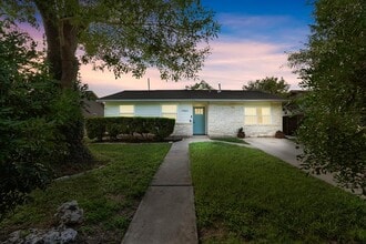 Building Photo - 7903 Bixler Dr