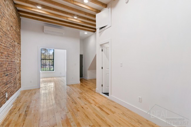 Foto del edificio - 750 Monroe St