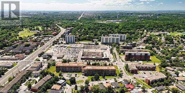 Building Photo - 1050 Stainton Dr