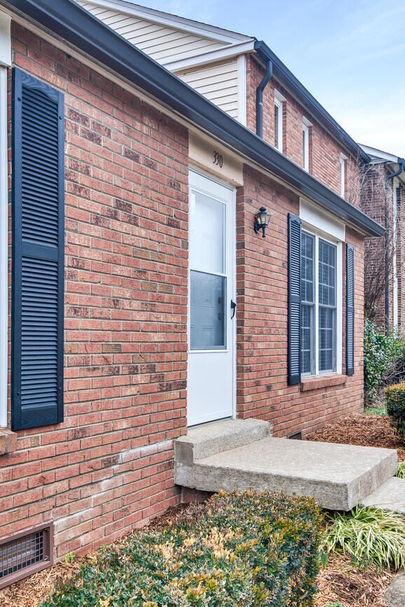 Building Photo - 330 Huntington Ridge Dr