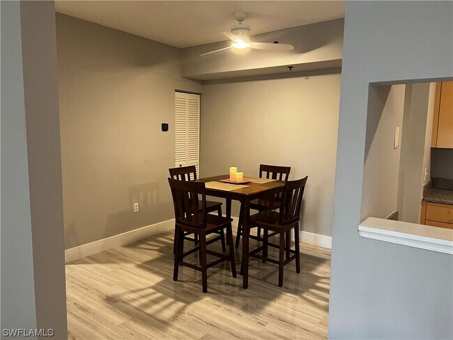 Foto del edificio - 1235 Reserve Way