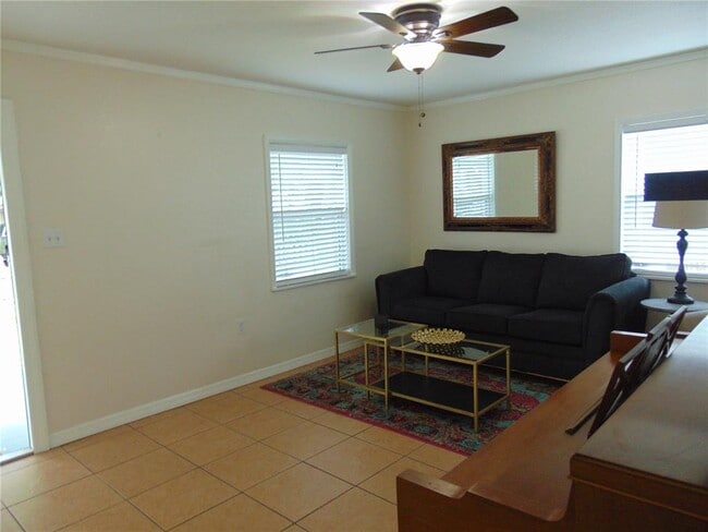 Foto del edificio - 3215 W Hartnett Ave