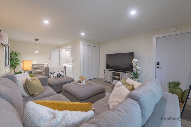 Building Photo - 6612 W 64th Pl