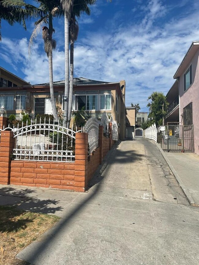 Foto del edificio - Catalina Tower Apartments