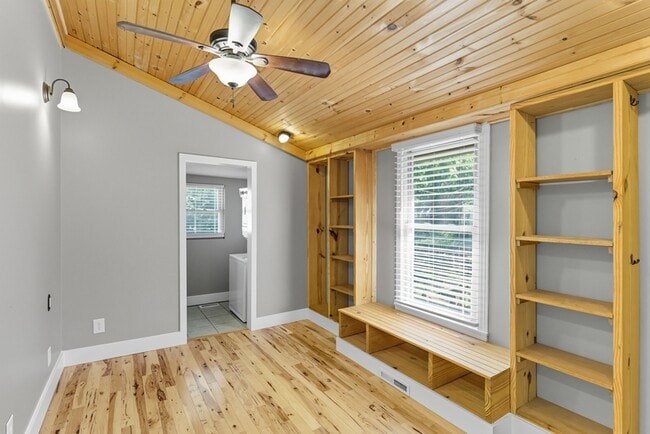 Photo - 2000 Washington Ave House