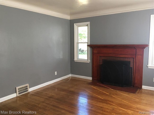 Building Photo - 2355 Mahan St