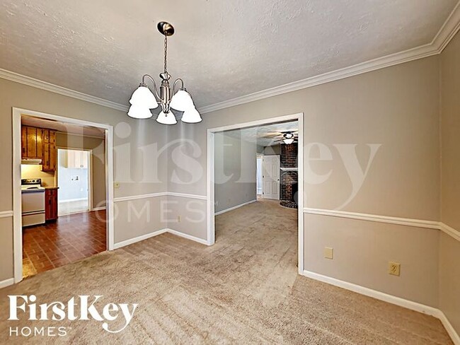 Building Photo - 421 Ozora Rd