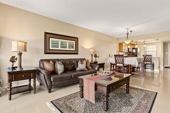 Building Photo - 605 Oaks Dr