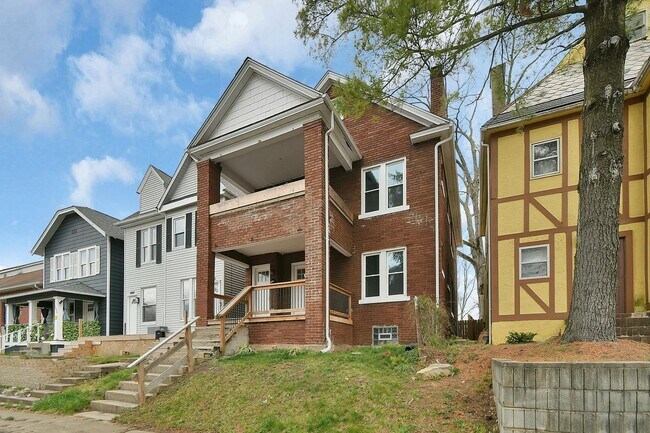 Building Photo - Oakwood Ave