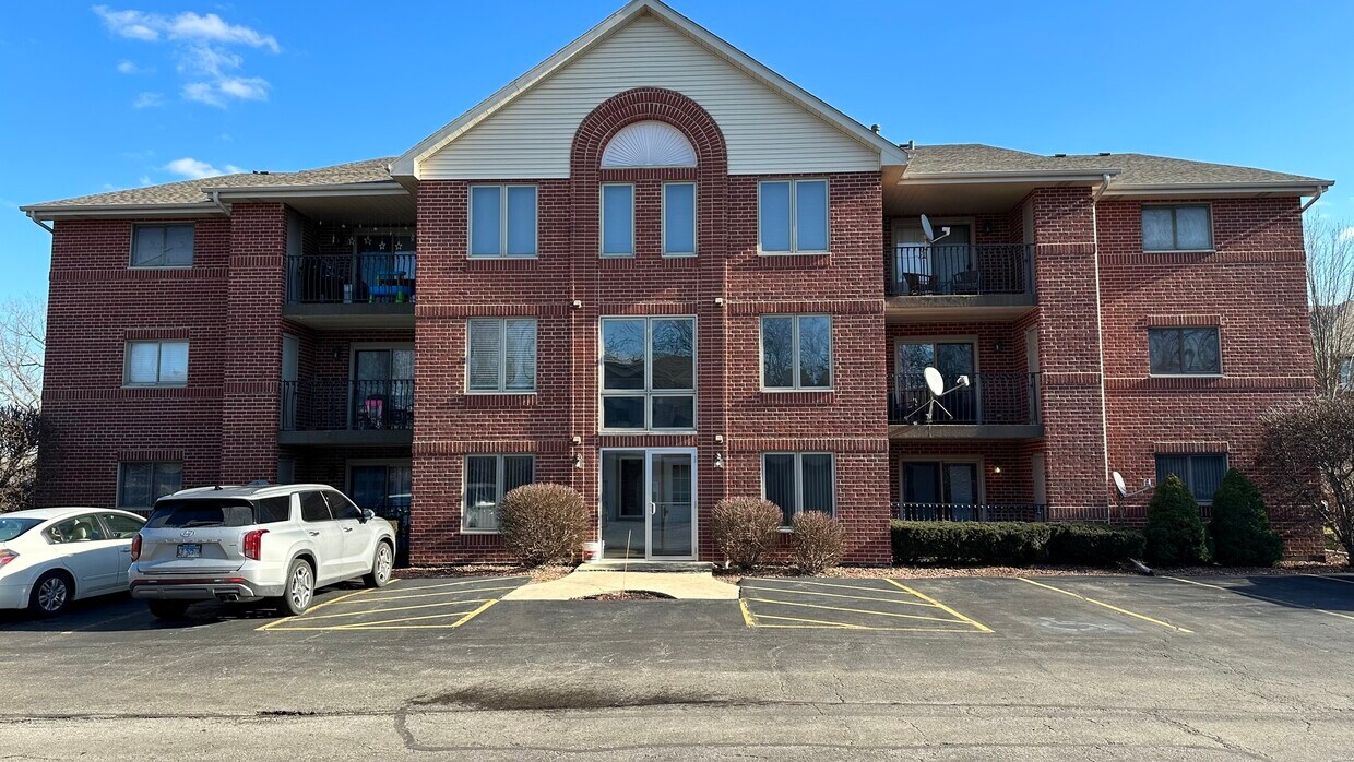 11103 W Cove Cir Unit 1A, Palos Hills, IL 60465 Condo for Rent in