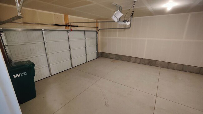 Foto del edificio - Modern 3 bed 2.5 bath TH for Rent in West Haven!