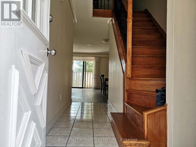 Building Photo - 1131 Sandhurst Cir