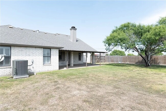 Building Photo - 100 Lone Oak St